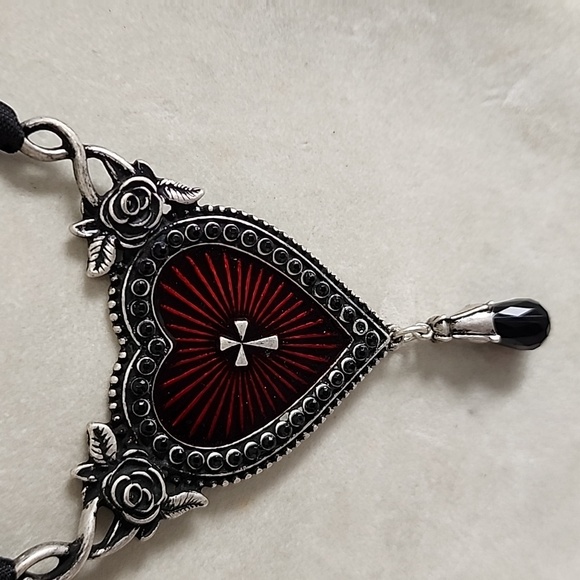 gothic/ vampire/ halloween/ costume necklace - Picture 2 of 4